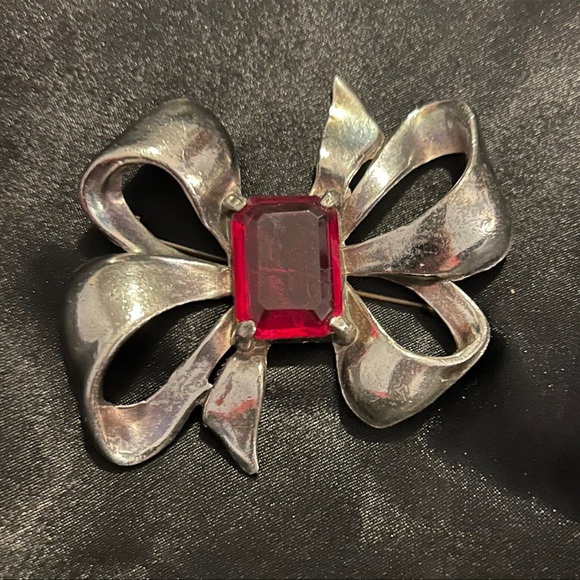 Huge Vintage Crimson Bow Brooch - Stunner from the 40s /  50s - Picture 1 of 8